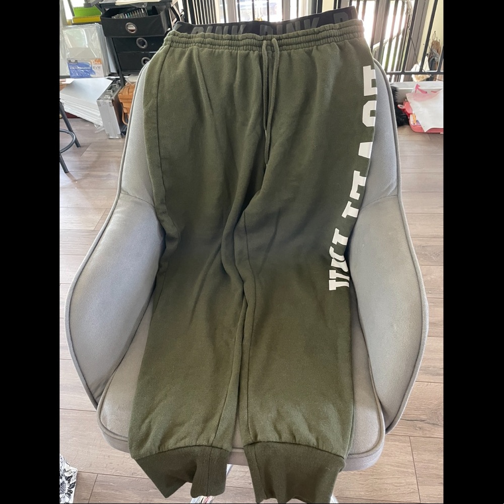 PINK Victoria’s secret jogger. Size M.